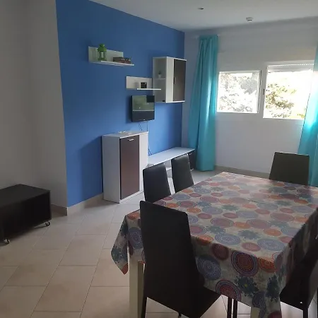 מלון דירות Cala Azul 2*