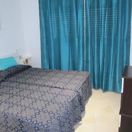 מלון דירות Cala Azul 2*