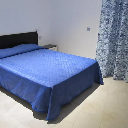Cala Azul מלון דירות 2*