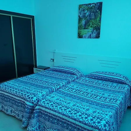 מלון דירות Cala Azul 2*